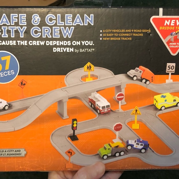 DRIVEN SERIES RACETRACK TOY W TINY CARS AND ACCESSORIES NEW - Picture 2 of 6